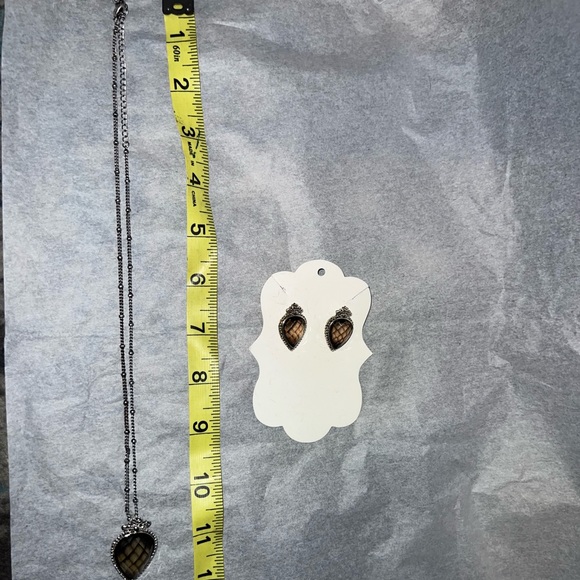 NWOT Gray Dragon Scale Embossed Pendant Necklace & Earring Set - Picture 2 of 5